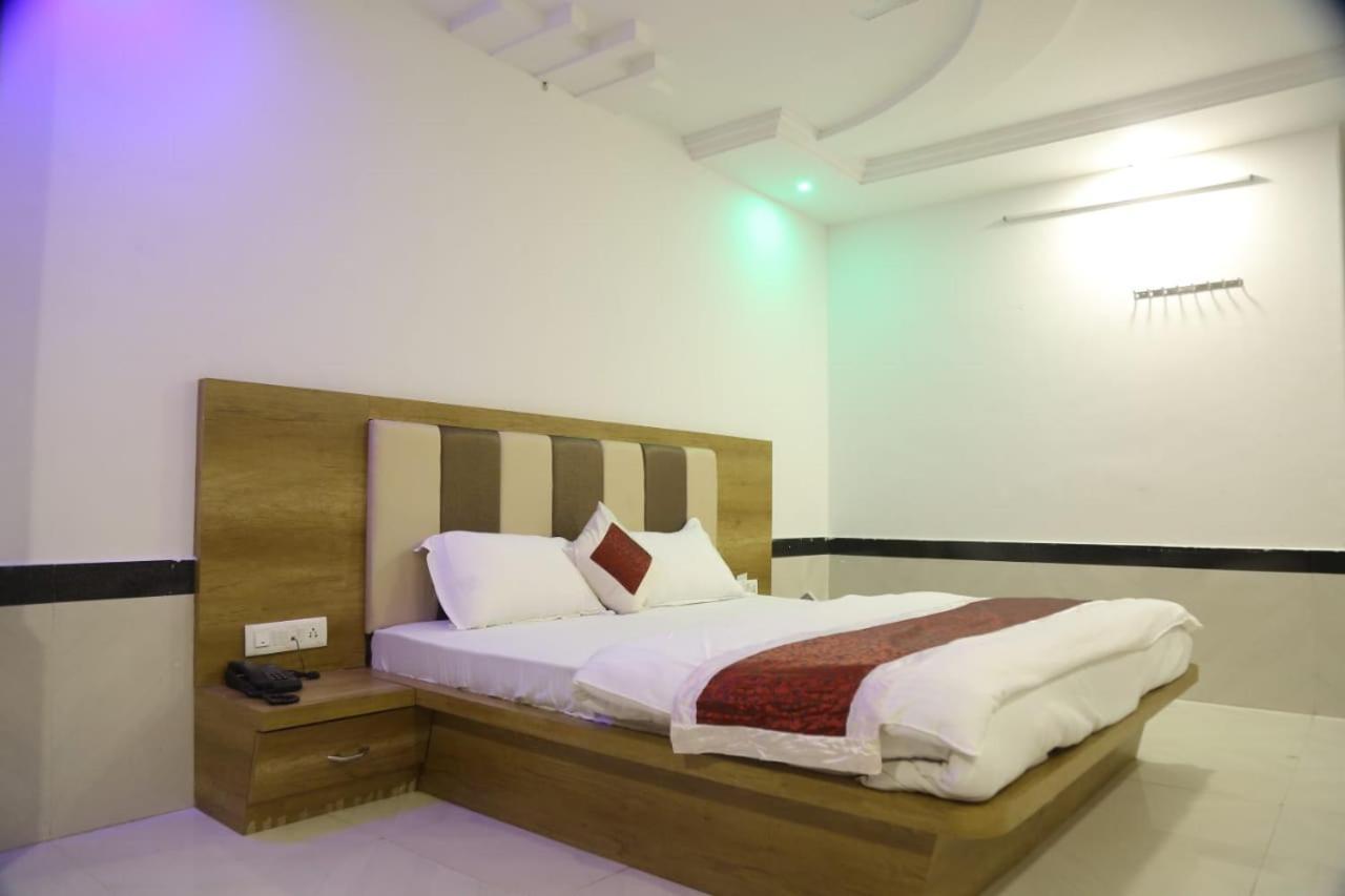 Amber Hotel Barmer Екстер'єр фото